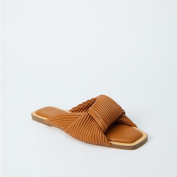 JustFab NWOB Estelle Sandals in Light Tan - Picture 2 of 4